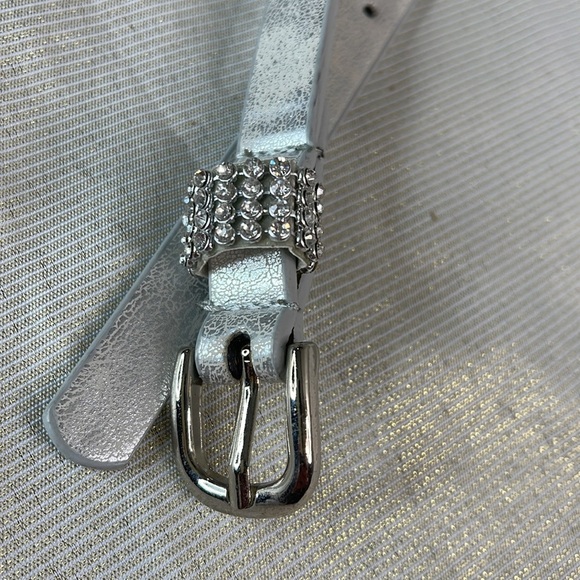 Reitmans Narrow Silver Metallic Crackled Rhinestone Belt Vegan Leather Size L - Picture 3 of 9